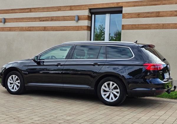 Volkswagen Passat cena 63800 przebieg: 180000, rok produkcji 2019 z Tuszyn małe 562